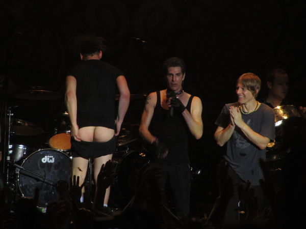 Perry Farrell, Eric Avery y el culo de Stephen Perkins